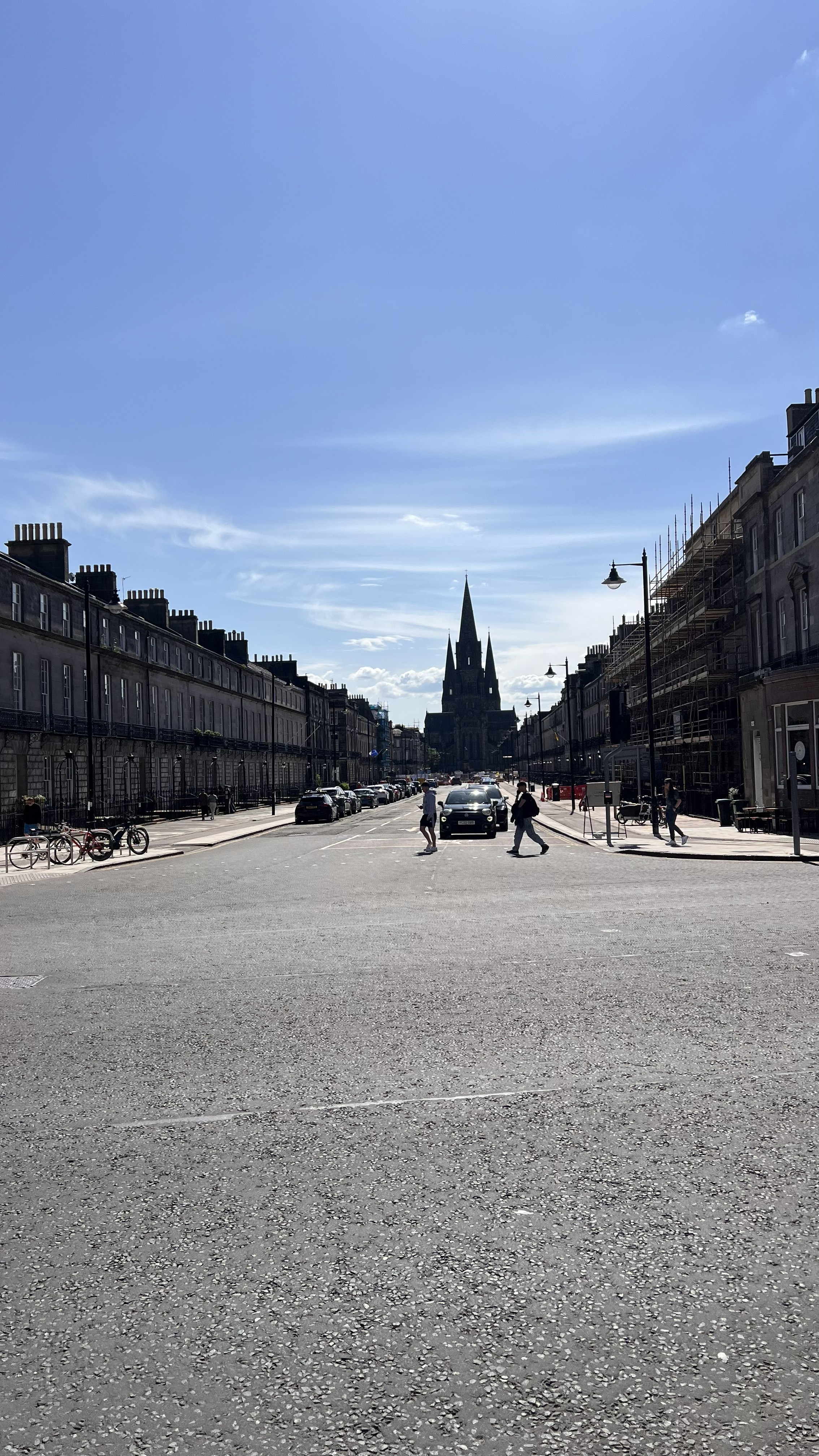 George Street en el New Town de Edinburgh, con su arquitectura neoclásica del siglo XVIII